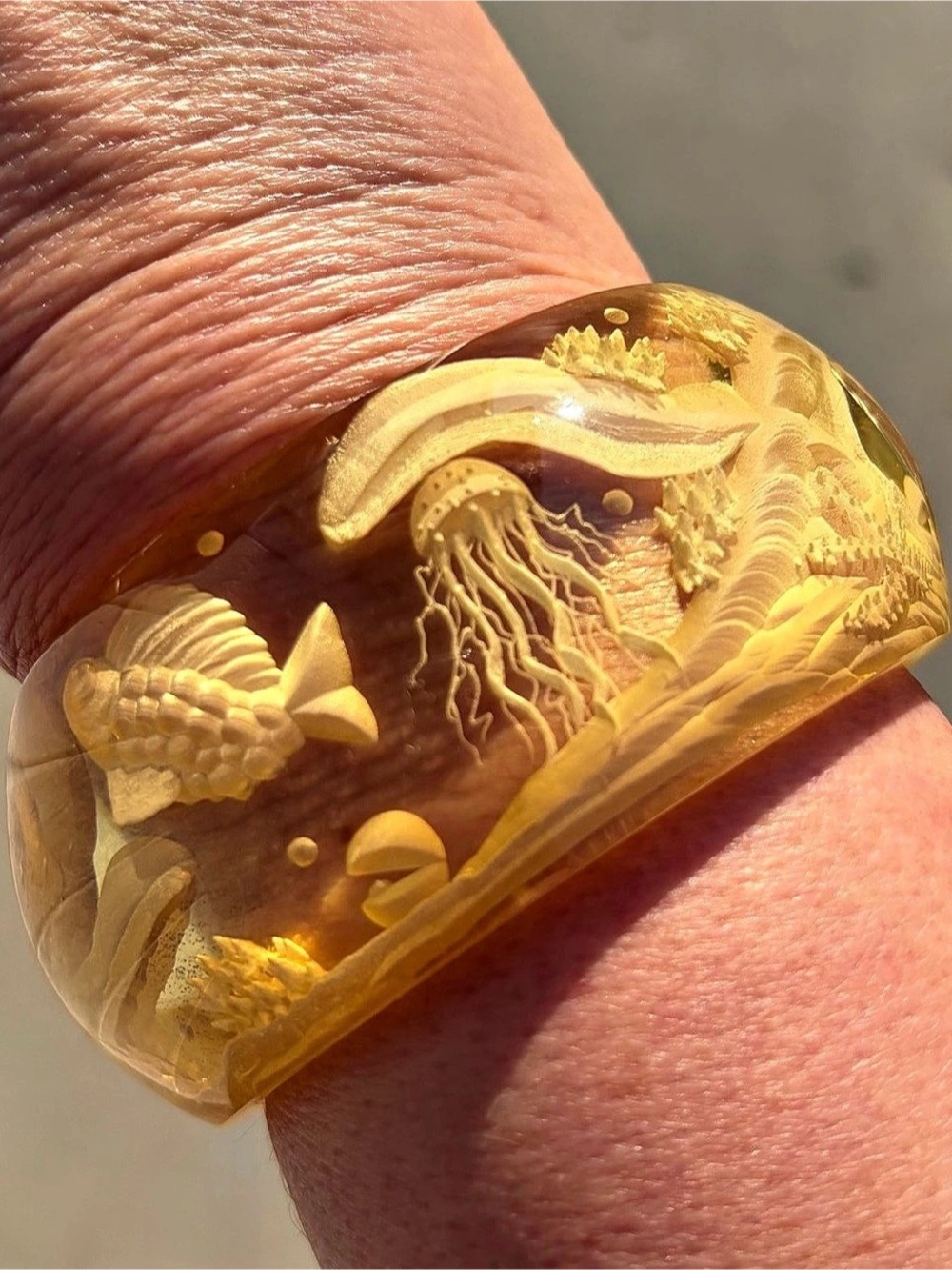 G. Paul Signed Under the Sea Reverse Carved Lucite Bangle Bracelet Vintage